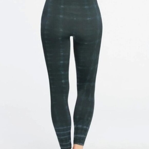 Spanx Look At Me Now Seamless Tie Dye Leggings - Picture 2 of 7